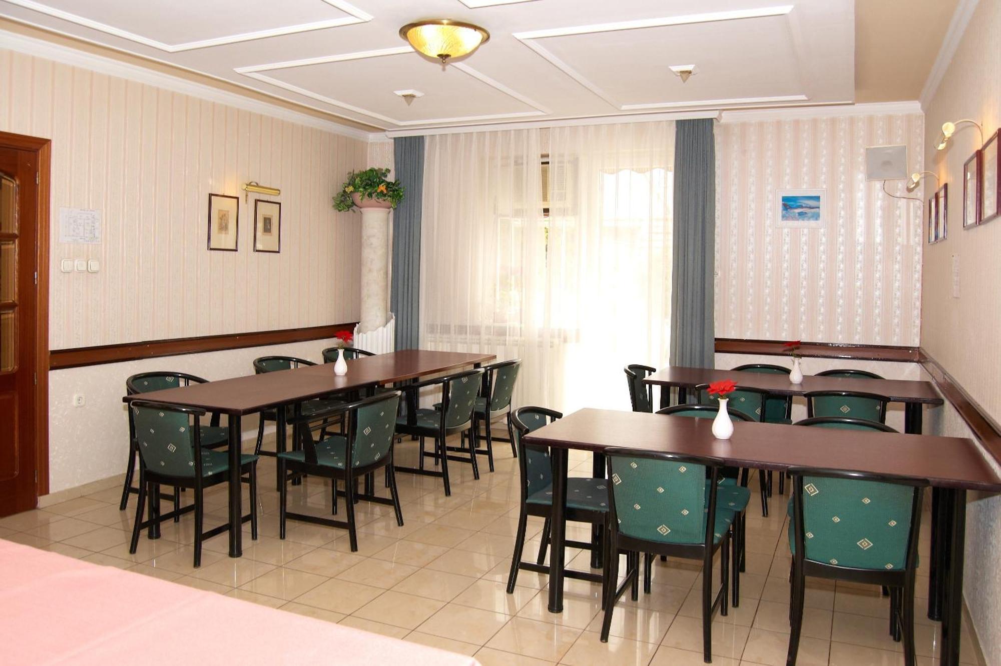 Apollo Hotel Kecskemét Esterno foto