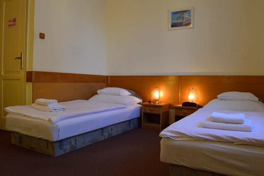 Apollo Hotel Kecskemét Esterno foto