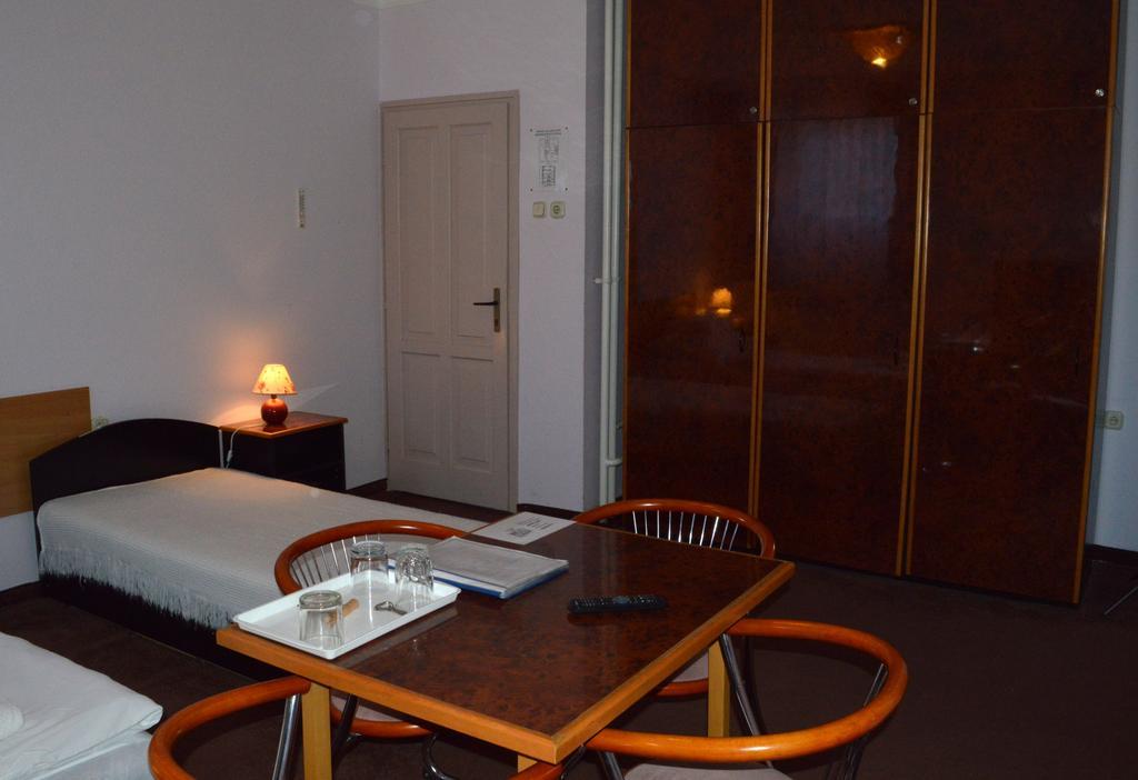 Apollo Hotel Kecskemét Esterno foto